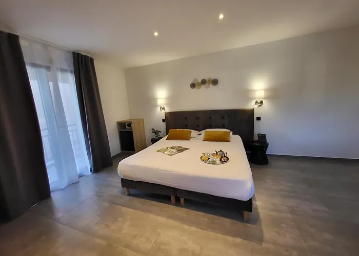 מלון Casa Mea 3*