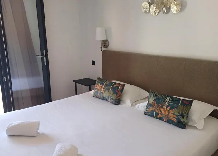 מלון Casa Mea 3*